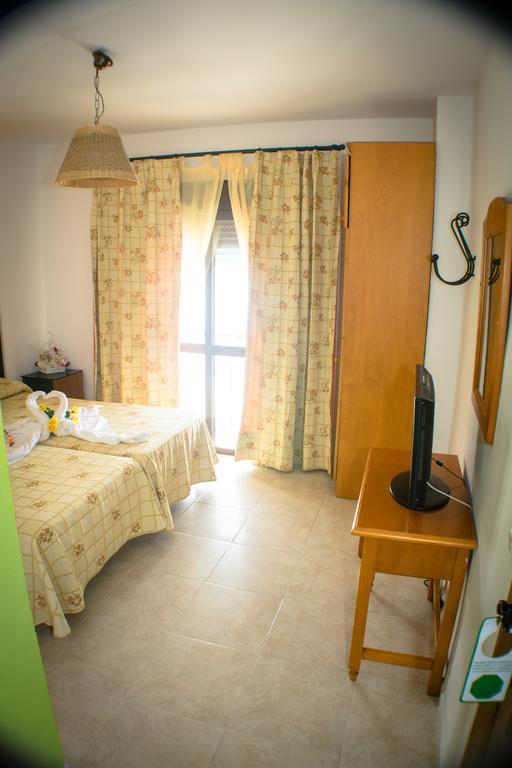 Hostal Malia Conil De La Frontera Exterior photo